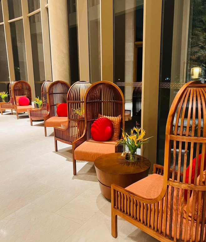 HOTEL & RESORT BOOKING